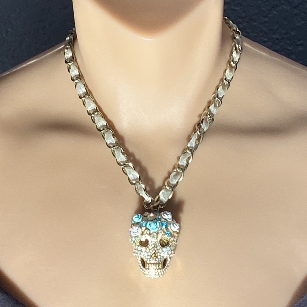 BETSEY JOHNSON - 💀necklace w rhinestones & roses, gold tone chain w ribbon - Picture 2 of 16